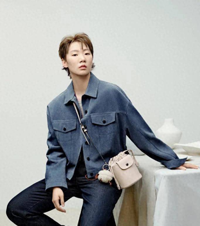 大牌王楚钦心情不错上演背后击球！开元棋牌王曼昱接新代言气质高冷很